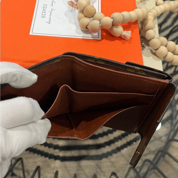 LOUIS VUITTON Compact Elise Monogram Wallet. Unisex. Excellent condition. - Picture 13 of 14